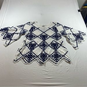 Kindred Tops women’s Small Embroidered Cropped Anthropology Blue & white blouse